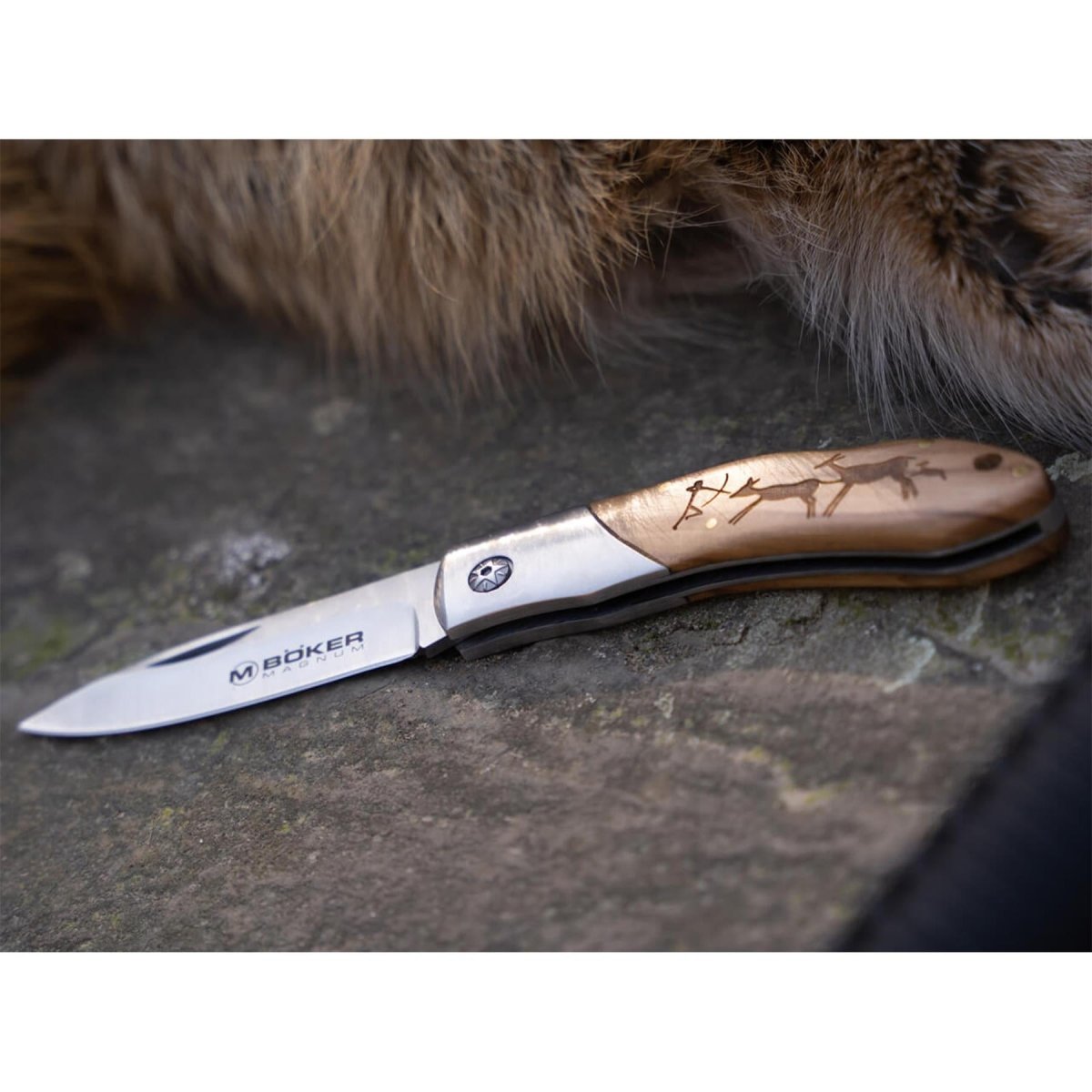 Nóż kieszonkowy BOKER Caveman Steel 440A, niepowlekana, stalowa, zdobiona drewnianą rękojeścią