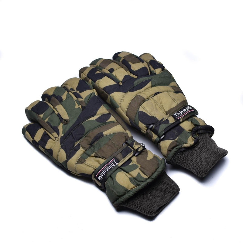 Thinsulate winter gloves in woodland flecktarn olive camouflage with elastic cuffs and adjustable straps for warmth and comfort