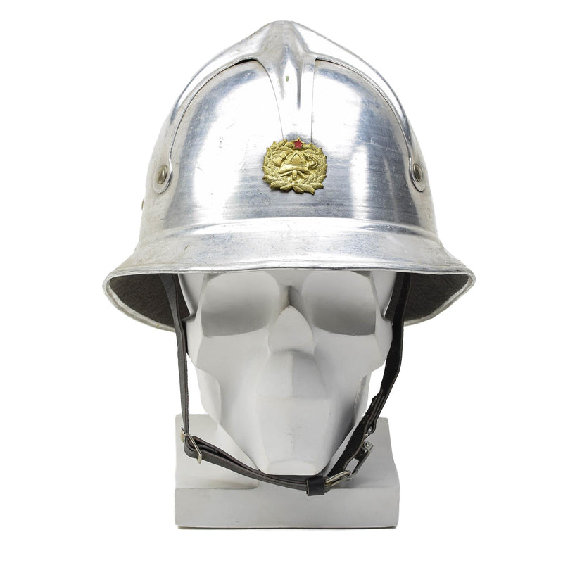 Oryginalny Jugosławica wojskowy Grey Aluminium Strażak Hełm Red Start Badge Army