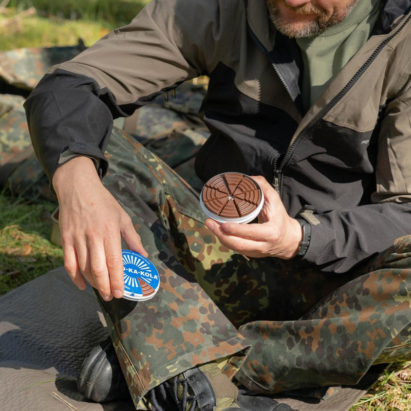 Niemiecka energia mleczna czekolada scho-kola-kola pełne mleko 100 g puszka puszka niebieska