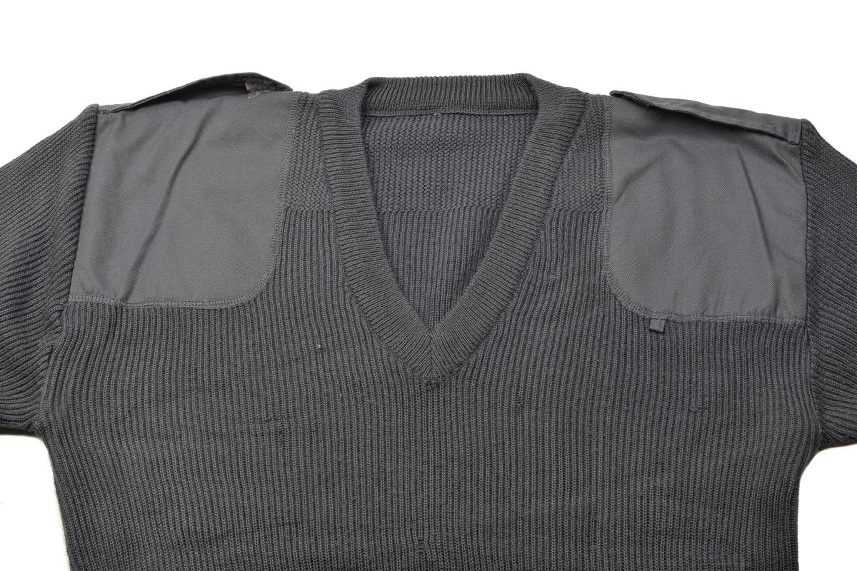 Włoski wojskowy Pullover Grey Wool Commando Sweter w szyku V Wzmocniony łokcie