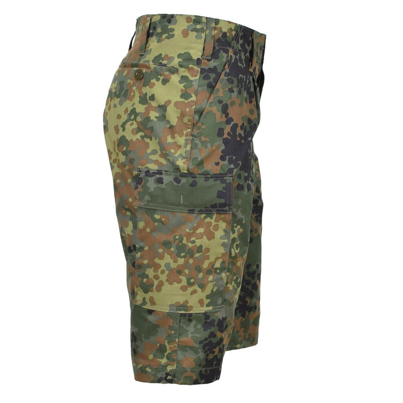 Leo Köhler knee-length Bermuda shorts in Flecktarn camouflage with cargo pockets for military and outdoor use