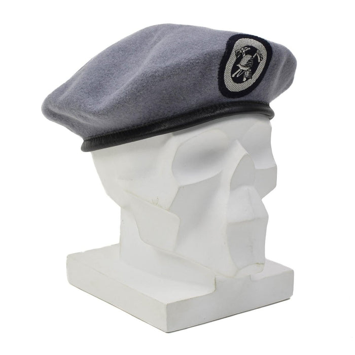 Oryginalny beret niemieckiej straży pożarnej z haftowaną tkaniną w kolorze szarym - GoMilitar