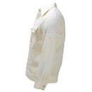 Oryginalna niemiecka koszula wojskowa z długim rękawem i mieszanką bawełny. Widok z boku, pokazujący szczegóły kieszeni i guzików