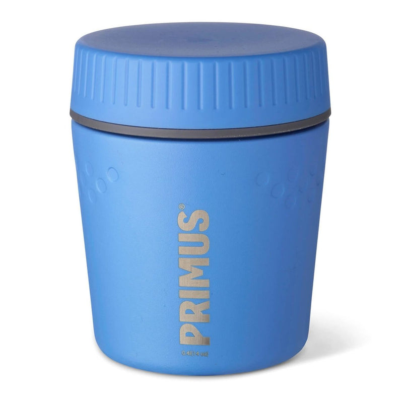 Blue Primus Trailbreak vacuum insulated jug with screw-on lid for 24-hour heat retention, perfect for camping and hiking.